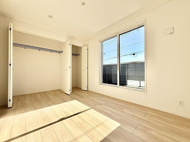 【リビング以外の居室】■清潔感あふれるお部屋で毎日を快適に過ごせます