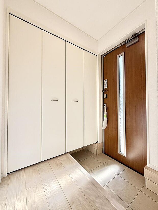 【玄関】■ シンプルで美しく、快適な暮らしの入り口