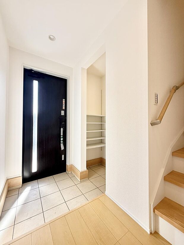 【玄関】■ ここから始まる一日、すっきり整った玄関