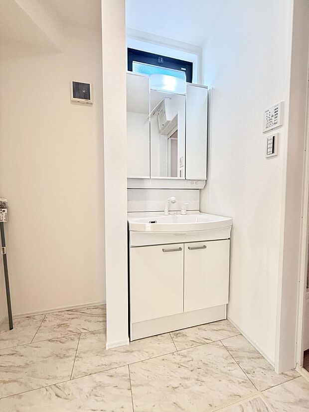 【洗面台・洗面所】■朝の準備がスムーズにできる広さです