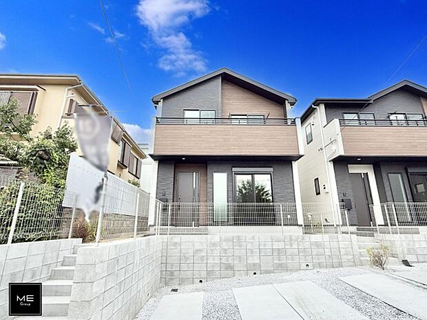 【現地外観写真】■暮らしを彩る充実した設備仕様が備わった住まい