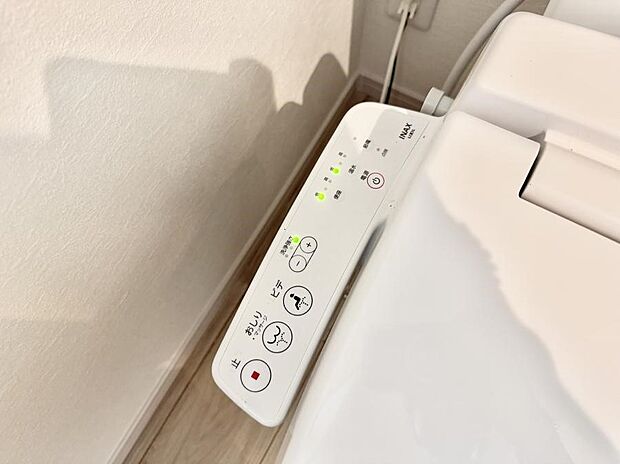 【シャワートイレ】■温水洗浄で快適、清潔感が保たれるシャワートイレ