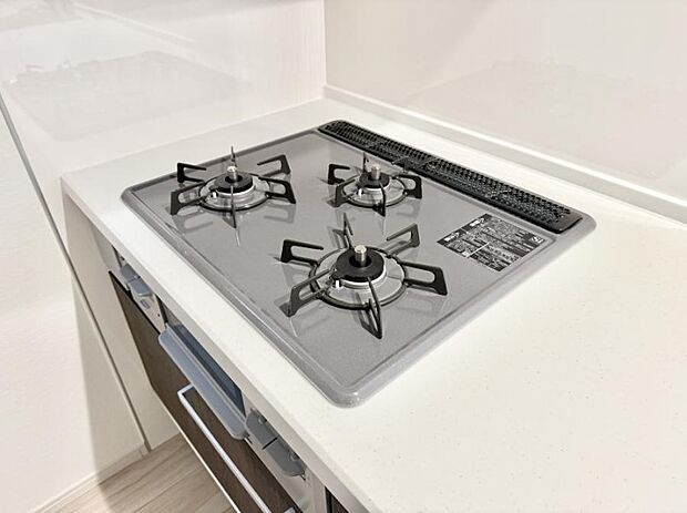 【3口ガスコンロ】■一度に多くの料理ができ便利で効率的