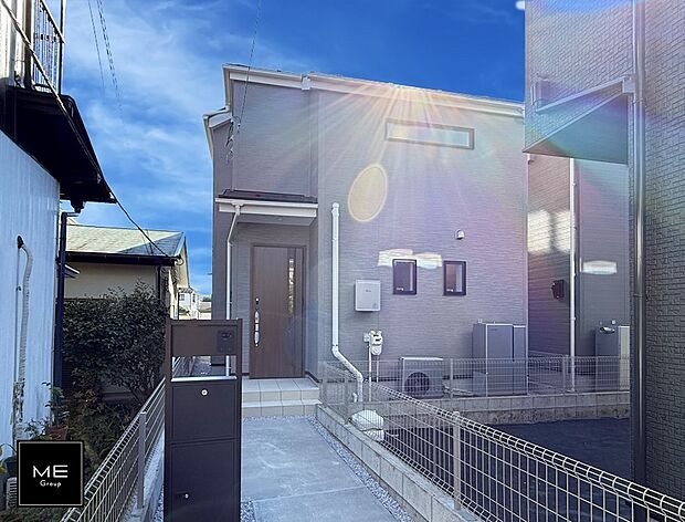 【現地外観写真】■暮らしを彩る充実した設備仕様が備わった住まい