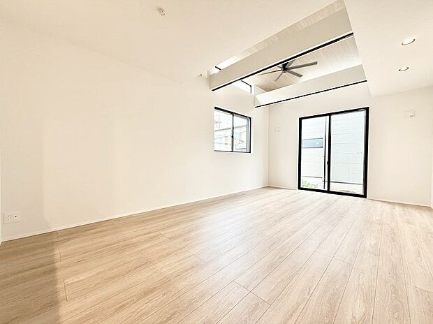 【リビング】■くつろぎと笑顔が集まる、心温まるリビング