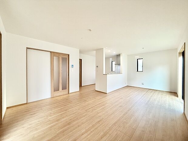 【リビング】■くつろぎと笑顔が集まる、心温まるリビング