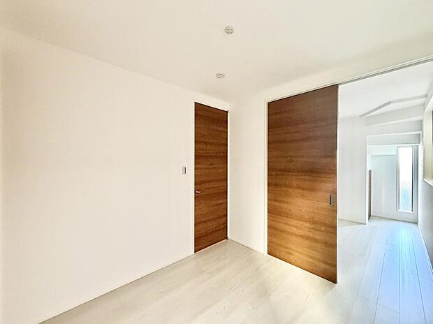 【リビング以外の居室】■シンプルで使いやすい空間がスッキリ感じられます