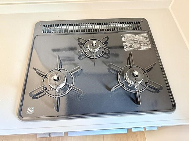 【3口ガスコンロ】■一度に多くの料理ができ便利で効率的