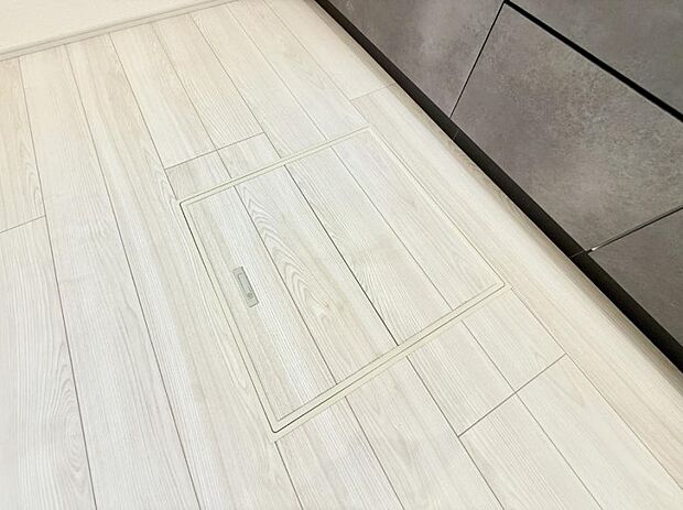 【床下収納】■隠れた収納スペースで家全体がスッキリ