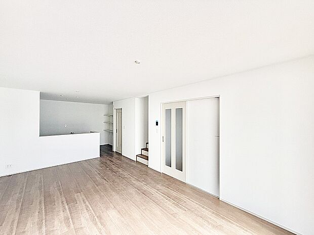 【リビング】■光と風を感じる、リラックスできる空間