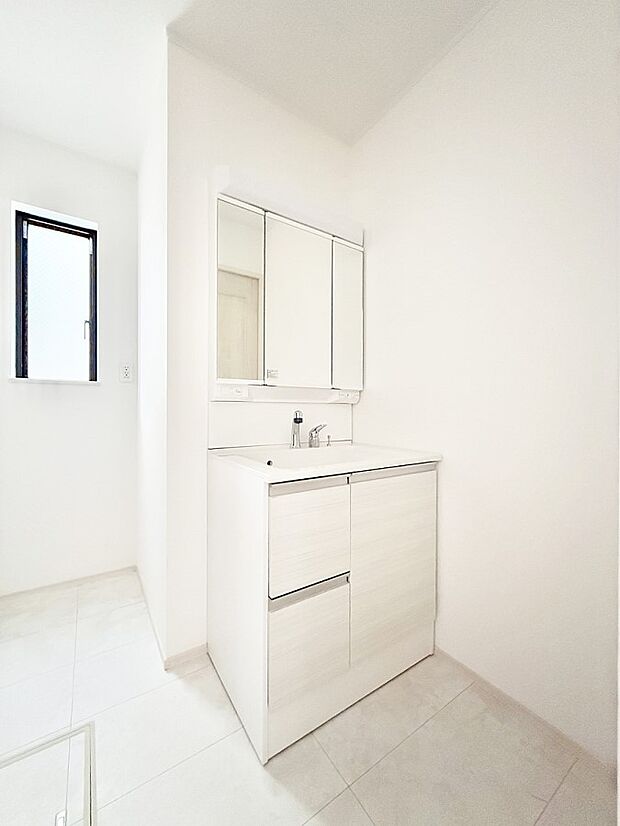 【洗面台・洗面所】■朝の準備がスムーズにできる広さです