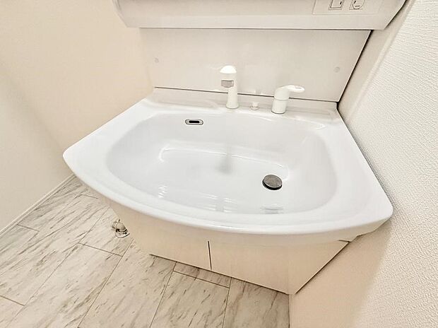 【ハンドシャワー付洗面台】■手洗いや顔を洗う時も快適に使える便利なシャワー