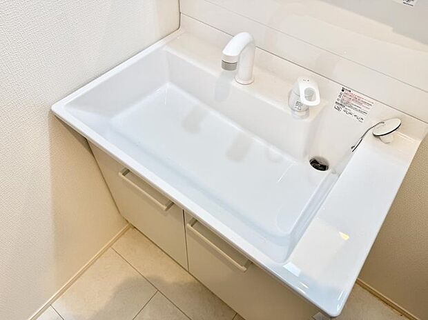 【ハンドシャワー付洗面台】■手洗いや顔を洗う時も快適に使える便利なシャワー