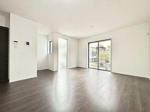 【リビングダイニング】■シンプルだけど贅沢、大切な人と過ごす心がほどける空間