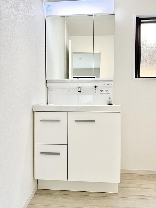 【洗面台・洗面所】■朝の準備がスムーズにできる広さです