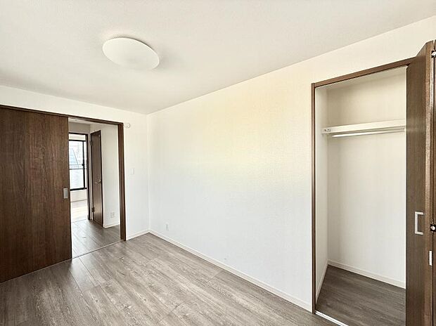 【リビング以外の居室】■シンプルで使いやすい空間がスッキリ感じられます