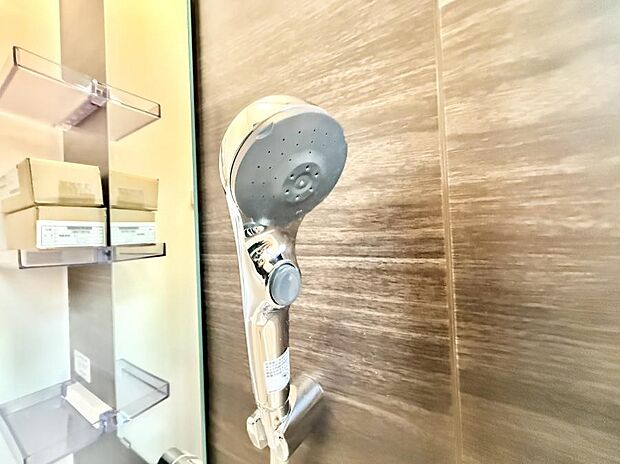 【止水シャワーヘッド】■わざわざシャワー水栓のレバーまで手を伸ばす必要がなく、簡単に止水できる