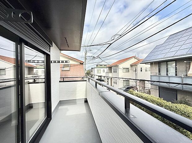 【バルコニー】■ 空を眺めながら、ほっと一息つける特別な空間