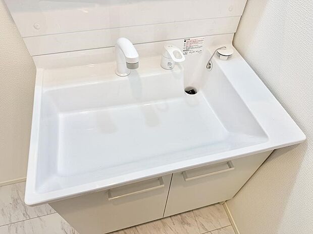 【ハンドシャワー付洗面台】■手洗いや顔を洗う時も快適に使える便利なシャワー