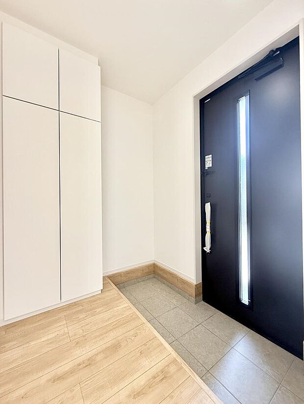 【玄関】■ ここから始まる一日、すっきり整った玄関