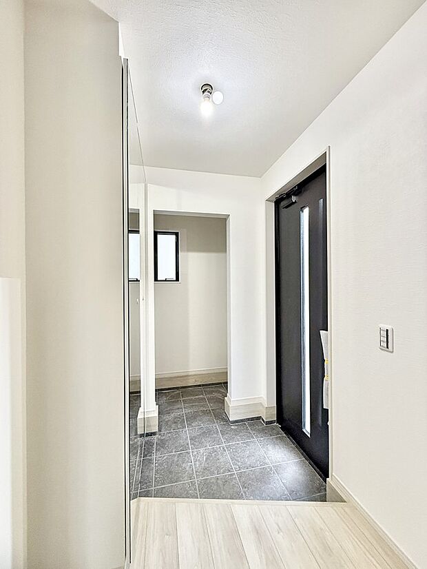 【玄関】■ ここから始まる一日、すっきり整った玄関