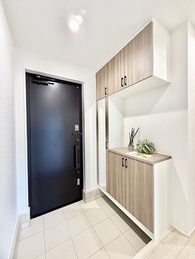 【玄関】■ ここから始まる一日、すっきり整った玄関