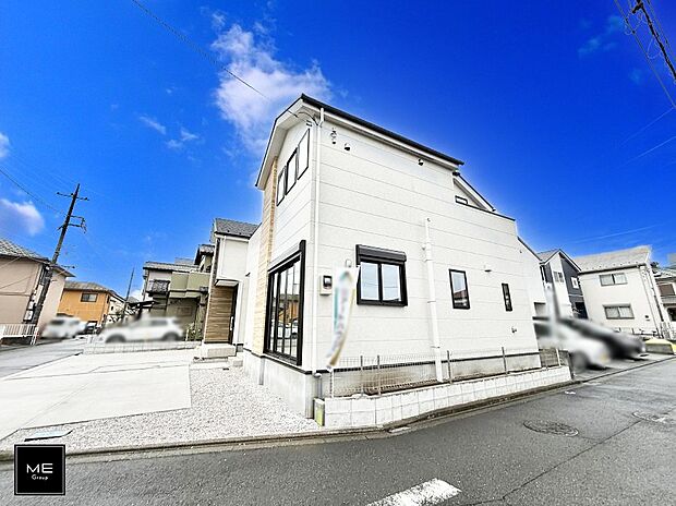 【現地外観写真】■暮らしを彩る充実した設備仕様が備わった住まい