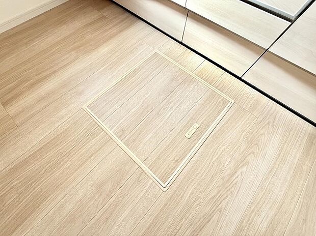 【床下収納】■隠れた収納スペースで家全体がスッキリ