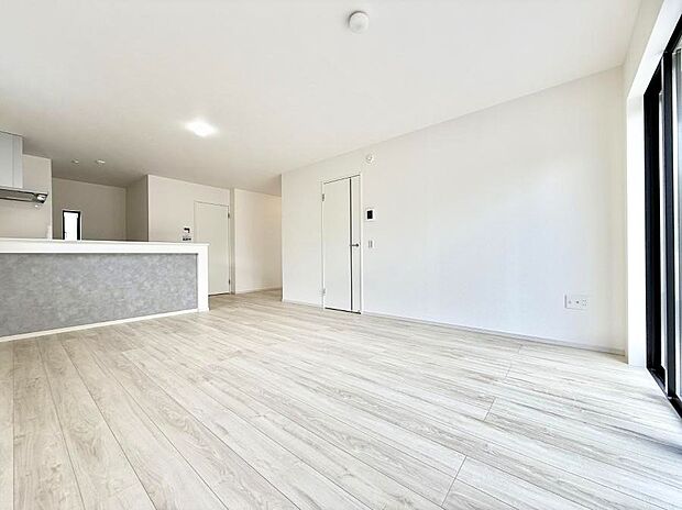 【リビング】■家族の時間を彩る、快適で癒される空間