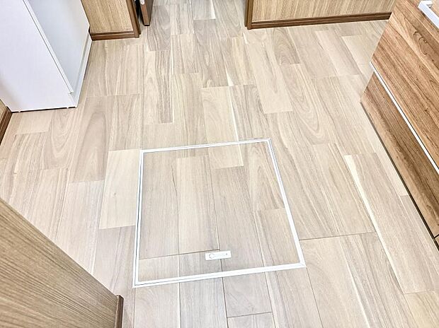 【床下収納】■季節物など簡単に収納でき便利