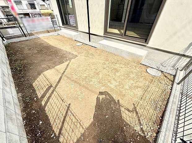 【庭】■敷地内にゆとりある緑のスペースがあり、穏やかな雰囲気です