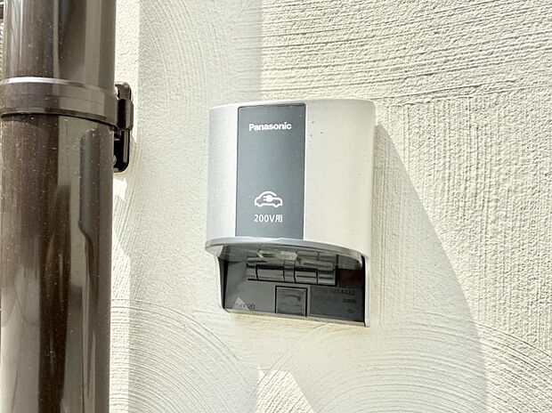 【屋外コンセント】■屋外に電源コンセントがあれば、高圧洗浄機で窓や外壁を掃除するなど便利です。