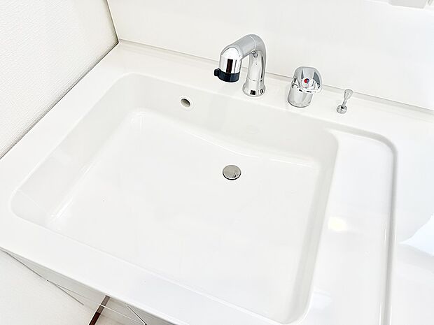 【ハンドシャワー付洗面台】■手洗いや顔を洗う時も快適に使える便利なシャワー