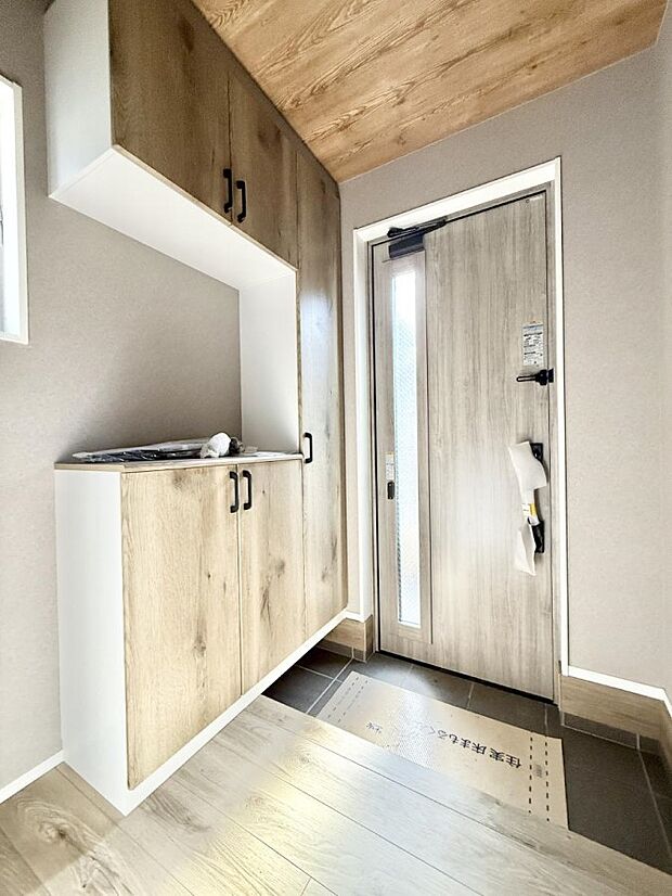 【玄関】■ ここから始まる一日、すっきり整った玄関