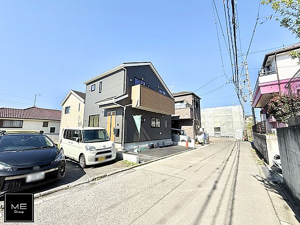 【前面道路含む現地写真】■前面道路が広く、住宅街なので交通量も少なく安心して過ごせますね