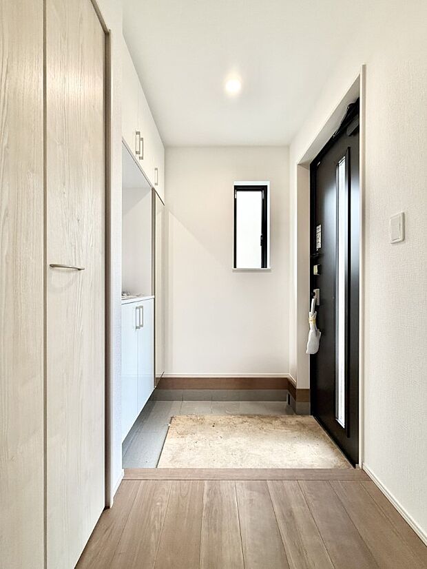 【玄関】■ ここから始まる一日、すっきり整った玄関