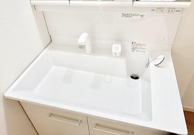 【ハンドシャワー付洗面台】■手洗いや顔を洗う時も快適に使える便利なシャワー