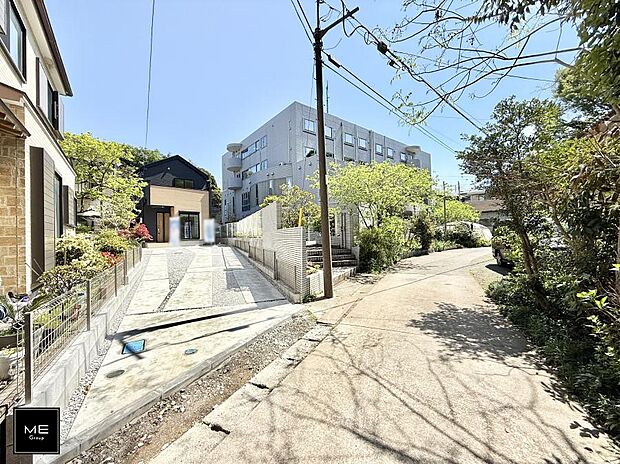 【前面道路含む現地写真】■家族とのお出かけが楽しくなる環境です