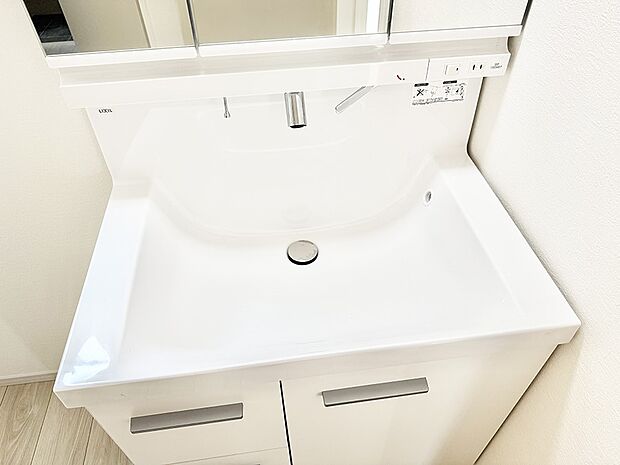 【ハンドシャワー付洗面台】■手洗いや顔を洗う時も快適に使える便利なシャワー