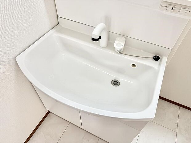 【ハンドシャワー付洗面台】■手洗いや顔を洗う時も快適に使える便利なシャワー