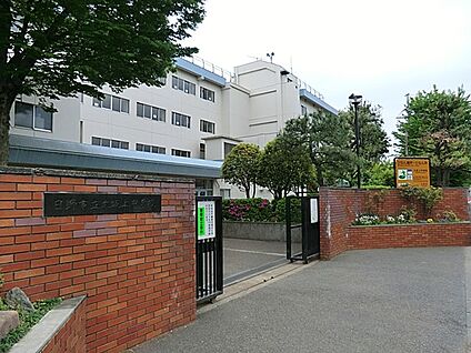 日野市立大坂上中学校 720m(9分)
