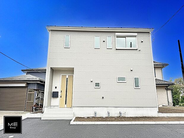 【現地外観写真】■暮らしを彩る充実した設備仕様が備わった住まい