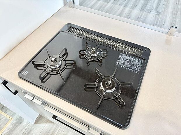 【3口ガスコンロ】■一度に多くの料理ができ便利で効率的