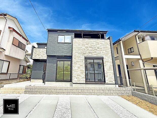 【現地外観写真】■暮らしを彩る充実した設備仕様が備わった住まい