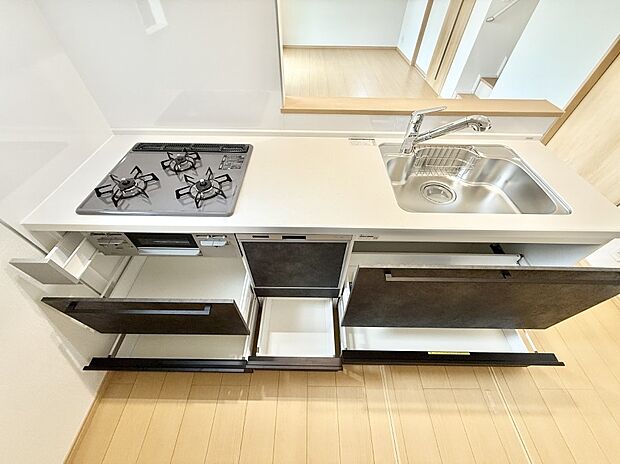 【キッチン】■シンプルで機能的、毎日使いやすいキッチン