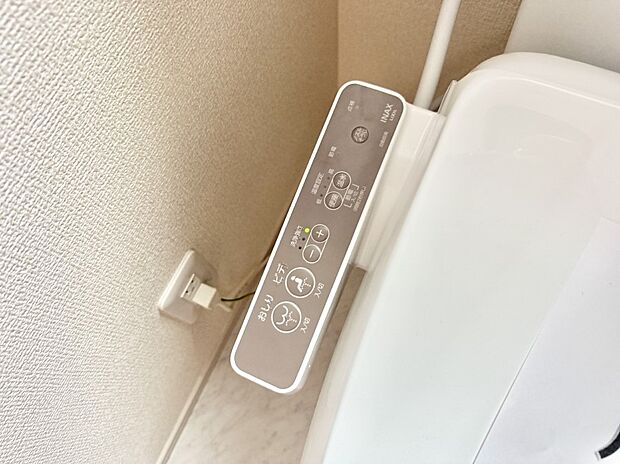 【シャワートイレ】■温水洗浄で快適、清潔感が保たれるシャワートイレ