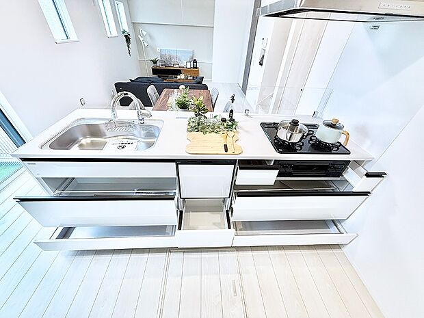 【キッチン】■シンプルで機能的、毎日使いやすいキッチン