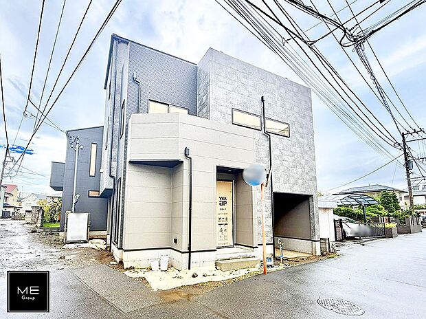 【現地外観写真】B号棟 ■暮らしを彩る充実した設備仕様が備わった住まい