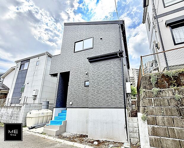 【現地外観写真】1号棟  ■暮らしを彩る充実した設備仕様が備わった住まい