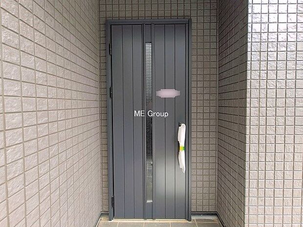 【玄関】B号棟 ■ ここから始まる、笑顔あふれる毎日